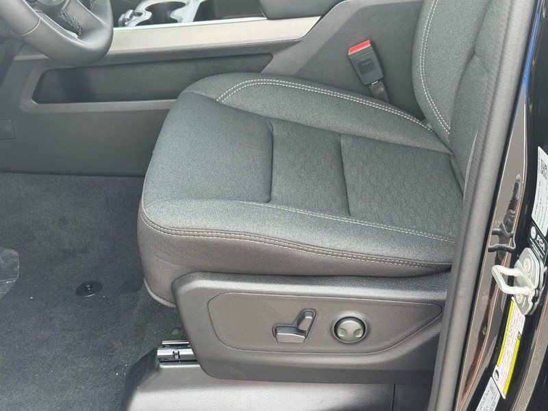 Ram 1500 Vehicle Full-screen Gallery Image 13