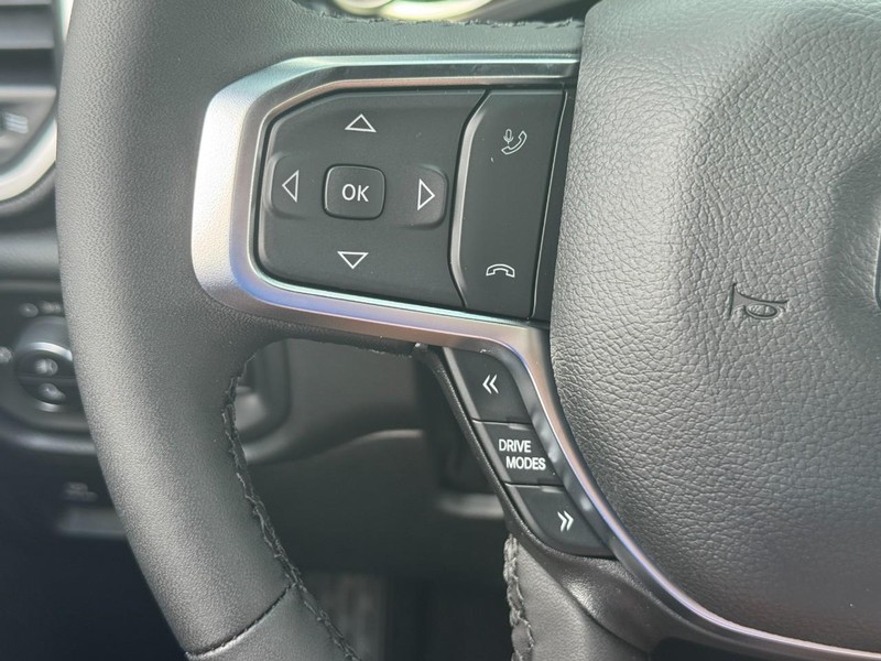 Ram 1500 Vehicle Full-screen Gallery Image 14