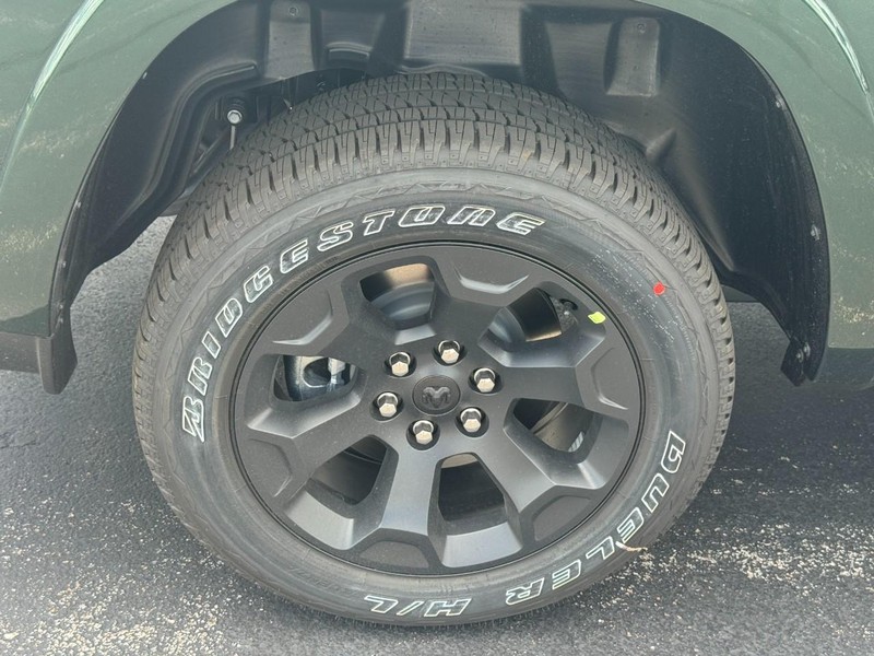 Ram 1500 Vehicle Full-screen Gallery Image 5