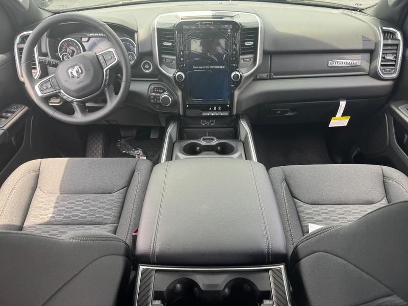 Ram 1500 Vehicle Full-screen Gallery Image 9