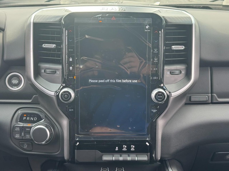 Ram 1500 Vehicle Full-screen Gallery Image 11