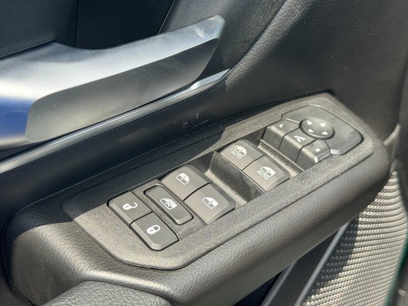 Ram 1500 Vehicle Full-screen Gallery Image 13