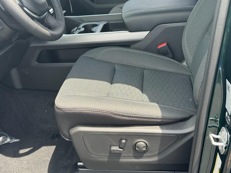 Ram 1500 Vehicle Full-screen Gallery Image 14