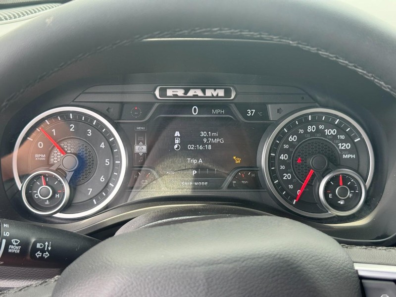 Ram 1500 Vehicle Full-screen Gallery Image 17