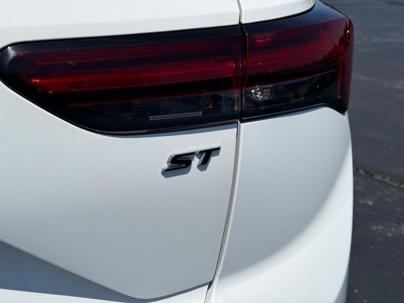 Buick Envision Vehicle Full-screen Gallery Image 06