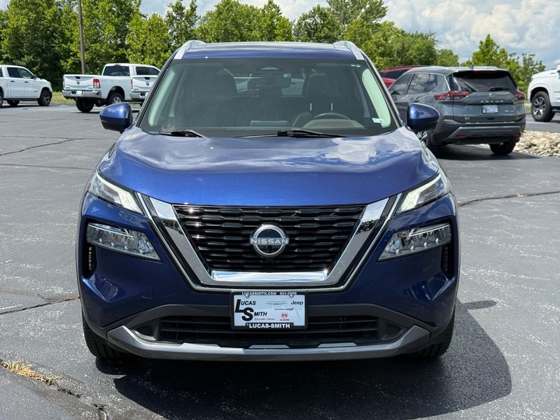 Nissan Rogue Vehicle Full-screen Gallery Image 10