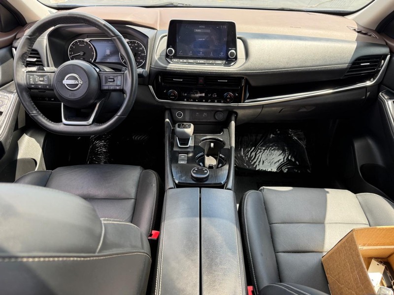 Nissan Rogue Vehicle Full-screen Gallery Image 16