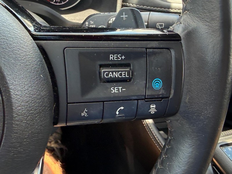 Nissan Rogue Vehicle Full-screen Gallery Image 21