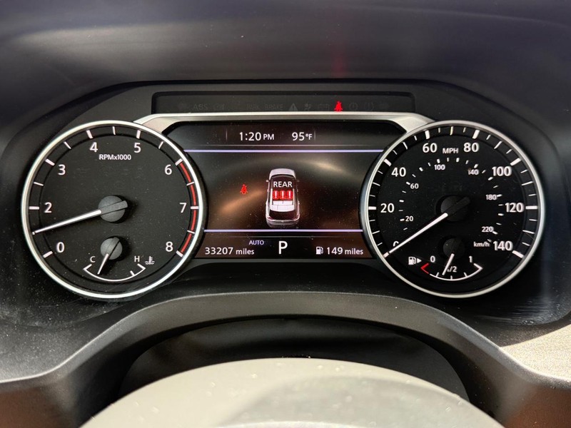 Nissan Rogue Vehicle Full-screen Gallery Image 22