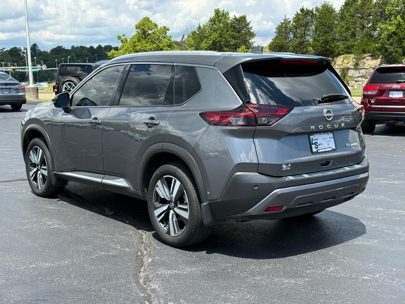 Nissan Rogue Vehicle Full-screen Gallery Image 07