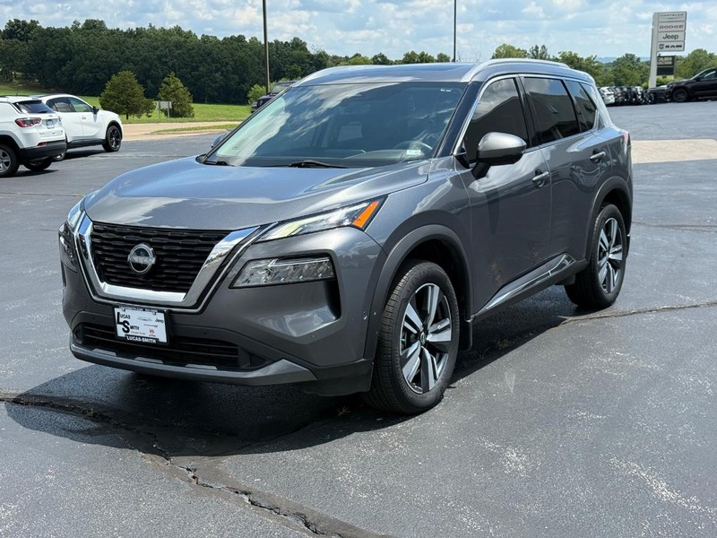 Nissan Rogue Vehicle Full-screen Gallery Image 09