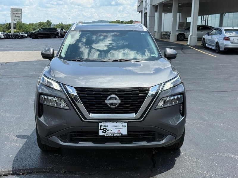 Nissan Rogue Vehicle Full-screen Gallery Image 10