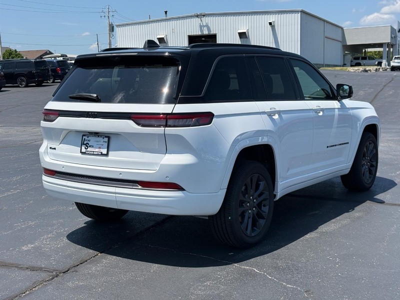 Jeep Grand Cherokee Vehicle Full-screen Gallery Image 3