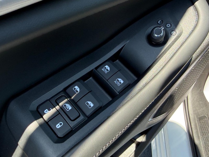 Jeep Grand Cherokee Vehicle Full-screen Gallery Image 10