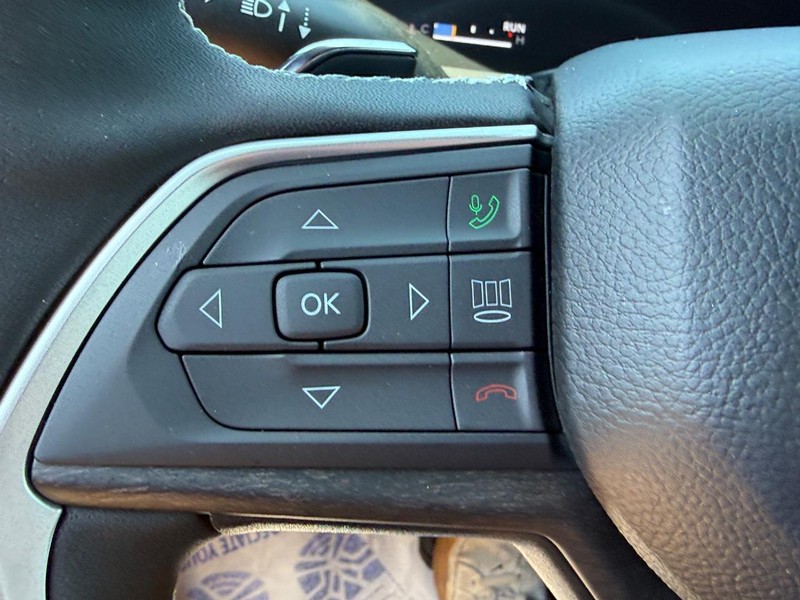 Jeep Grand Cherokee Vehicle Full-screen Gallery Image 13