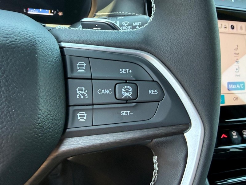 Jeep Grand Cherokee Vehicle Full-screen Gallery Image 14