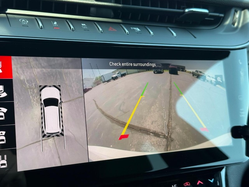 Jeep Grand Cherokee Vehicle Full-screen Gallery Image 16