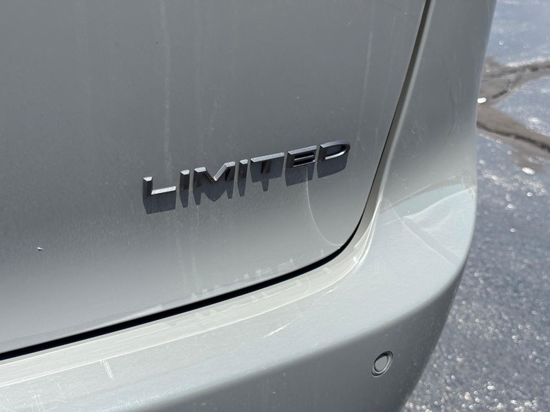 Chrysler Pacifica Vehicle Full-screen Gallery Image 6