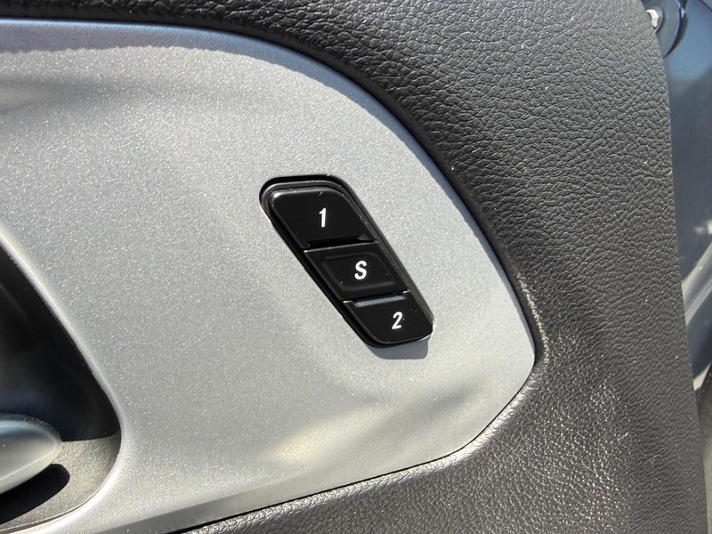 Chrysler Pacifica Vehicle Full-screen Gallery Image 18