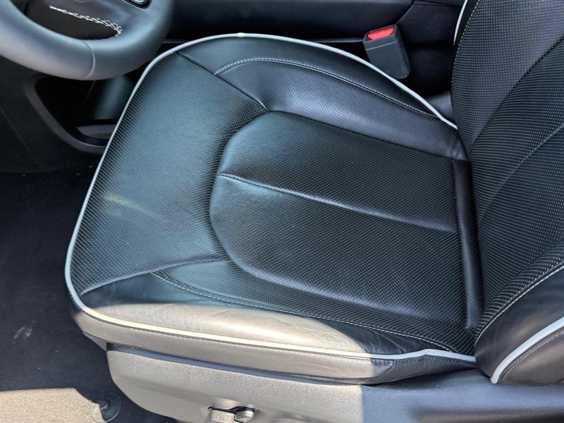 Chrysler Pacifica Vehicle Full-screen Gallery Image 19
