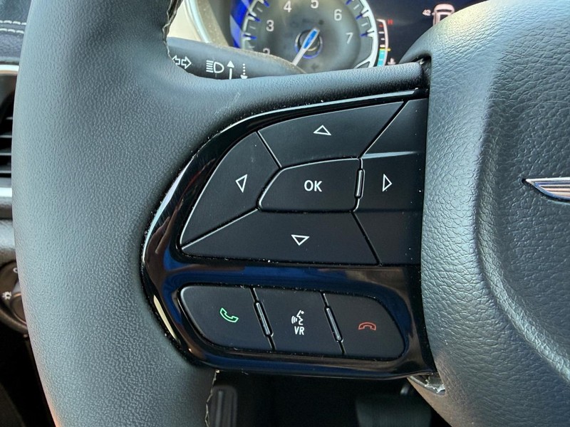 Chrysler Pacifica Vehicle Full-screen Gallery Image 20