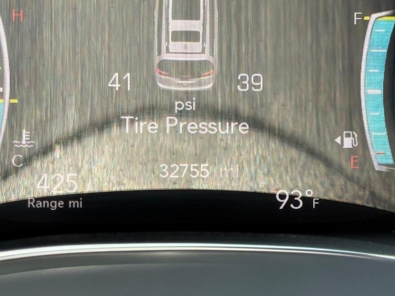 Chrysler Pacifica Vehicle Full-screen Gallery Image 23