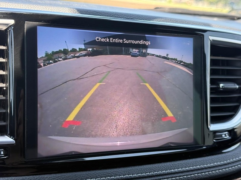 Chrysler Pacifica Vehicle Full-screen Gallery Image 24