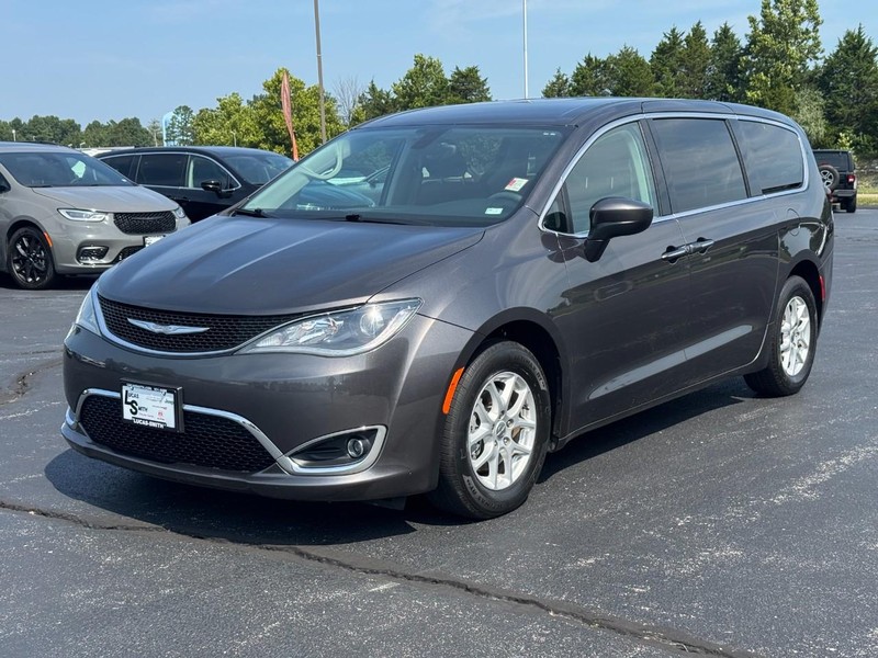 Chrysler Pacifica Vehicle Full-screen Gallery Image 7
