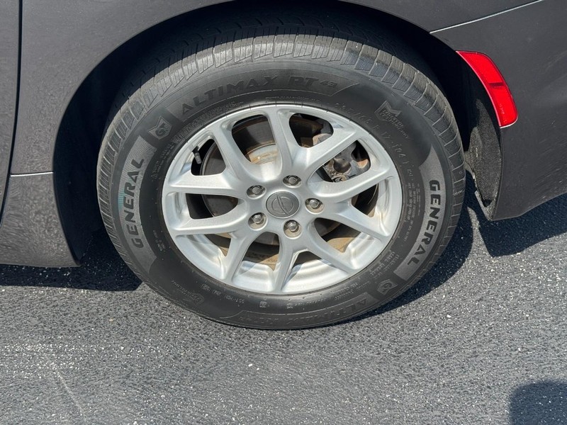 Chrysler Pacifica Vehicle Full-screen Gallery Image 9