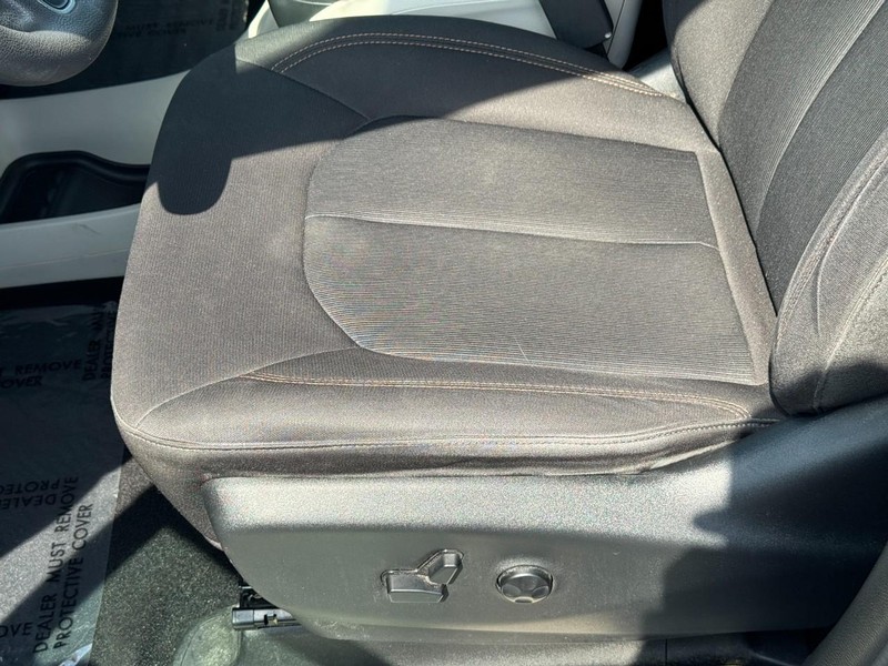 Chrysler Pacifica Vehicle Full-screen Gallery Image 17