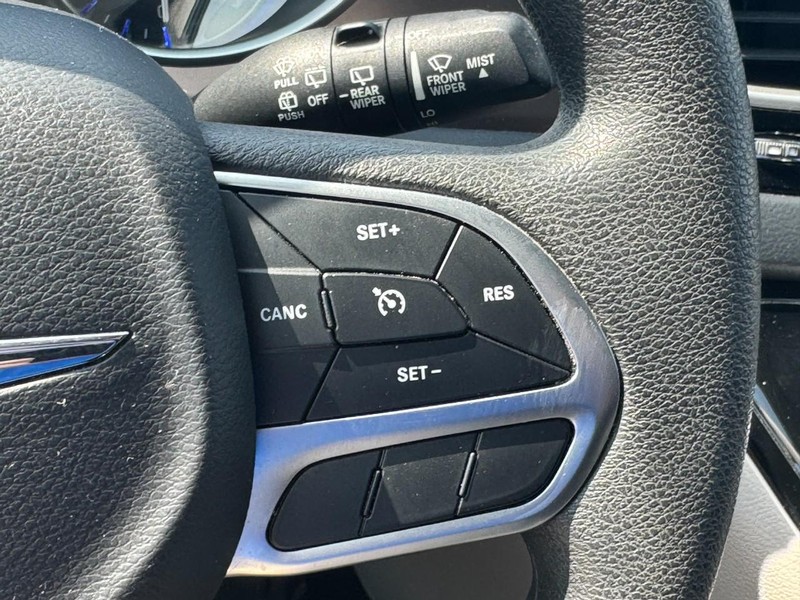 Chrysler Pacifica Vehicle Full-screen Gallery Image 20