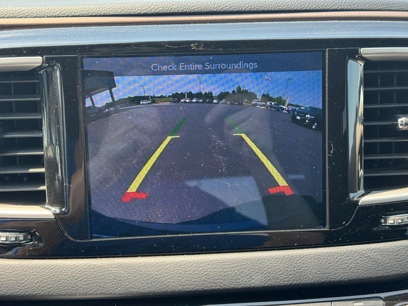 Chrysler Pacifica Vehicle Full-screen Gallery Image 23