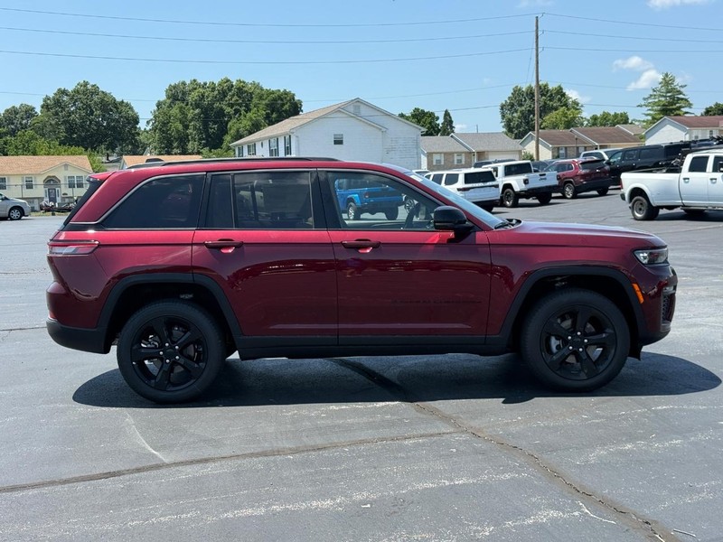 Jeep Grand Cherokee Vehicle Full-screen Gallery Image 2