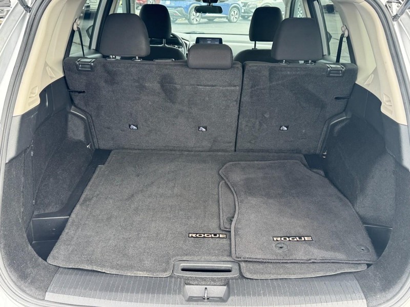 Nissan Rogue Vehicle Full-screen Gallery Image 5