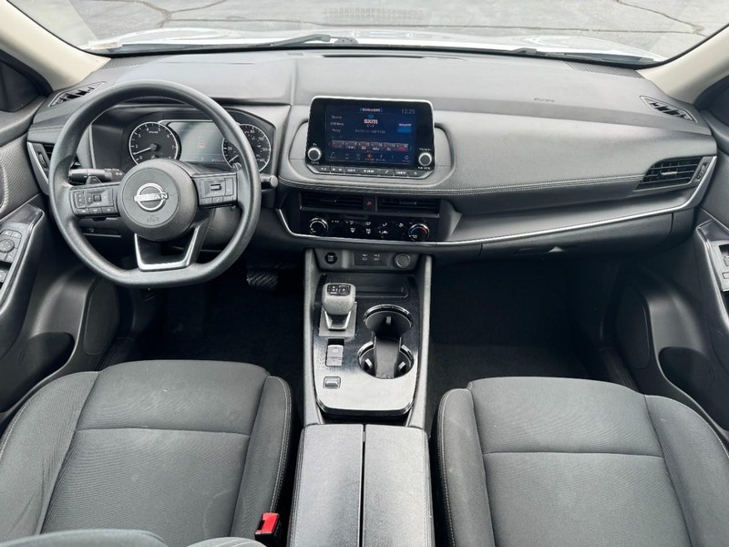 Nissan Rogue Vehicle Full-screen Gallery Image 11