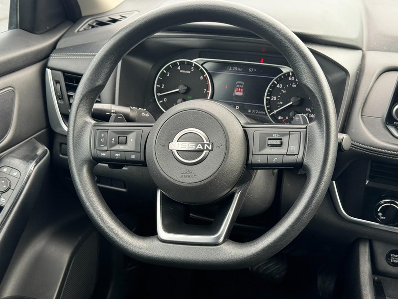 Nissan Rogue Vehicle Full-screen Gallery Image 12