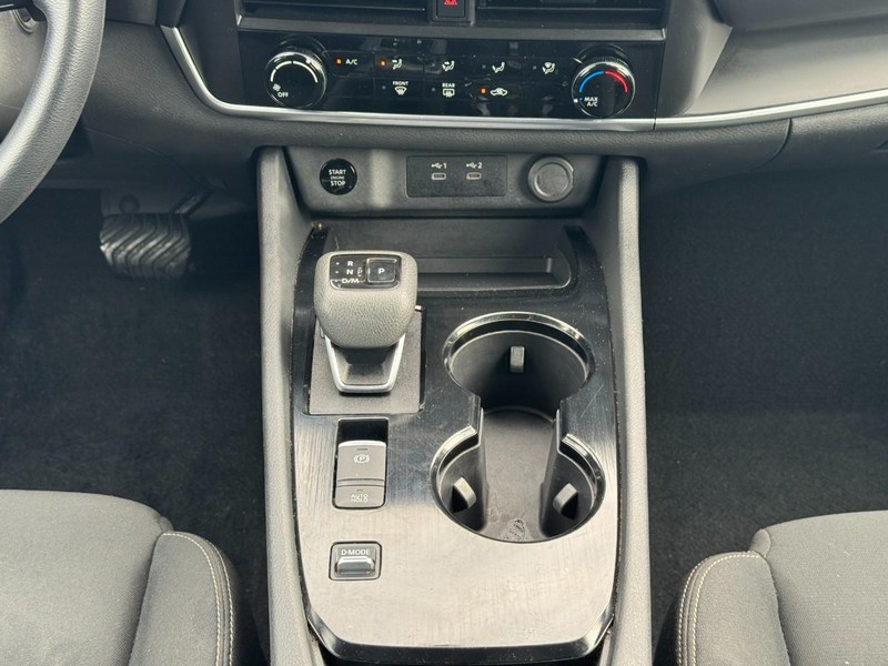 Nissan Rogue Vehicle Full-screen Gallery Image 14