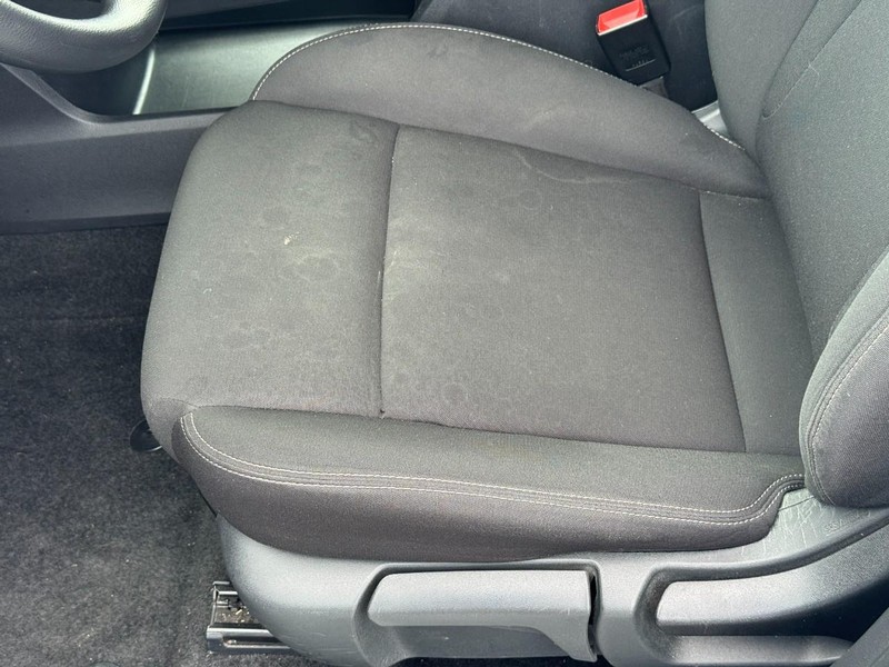 Nissan Rogue Vehicle Full-screen Gallery Image 16