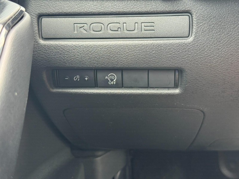 Nissan Rogue Vehicle Full-screen Gallery Image 17