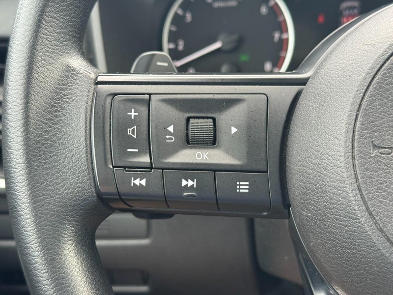 Nissan Rogue Vehicle Full-screen Gallery Image 18