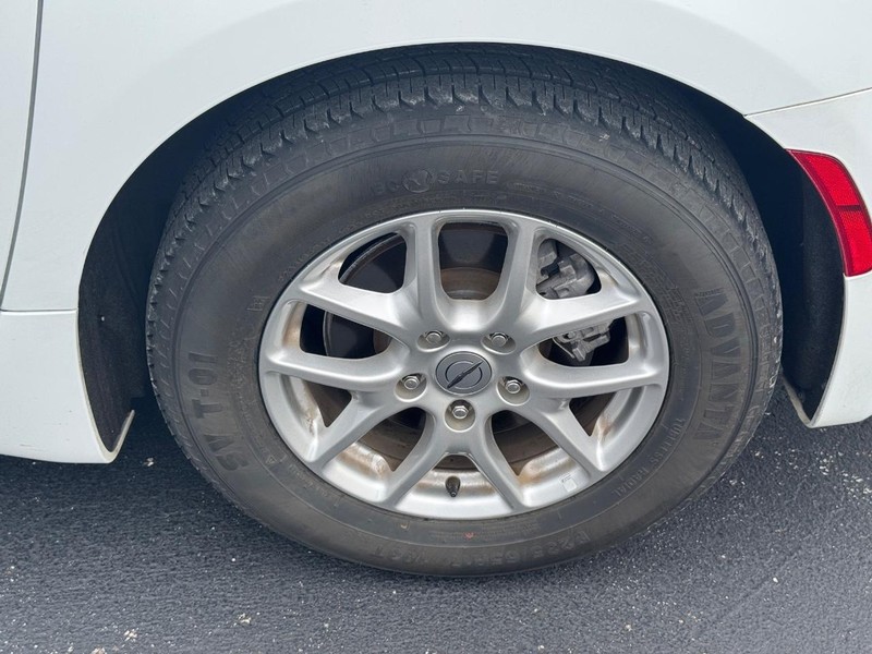 Chrysler Pacifica Vehicle Full-screen Gallery Image 07