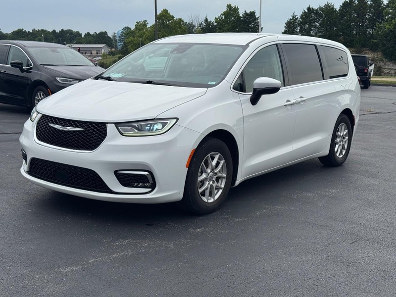 Chrysler Pacifica Vehicle Full-screen Gallery Image 08