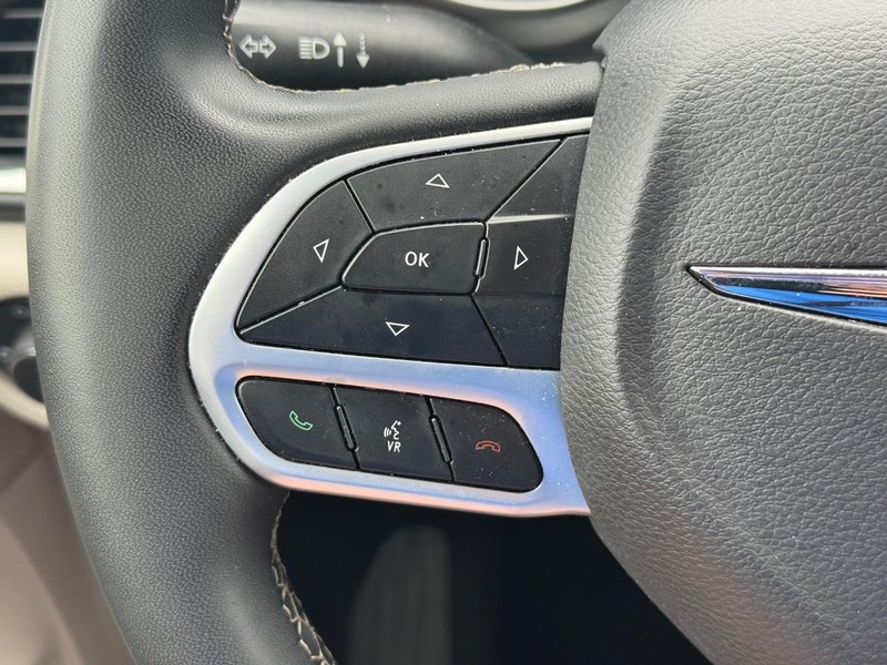 Chrysler Pacifica Vehicle Full-screen Gallery Image 20