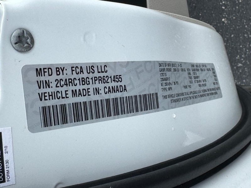 Chrysler Pacifica Vehicle Full-screen Gallery Image 25