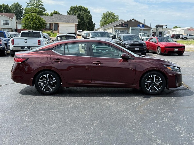 Nissan Sentra Vehicle Full-screen Gallery Image 02