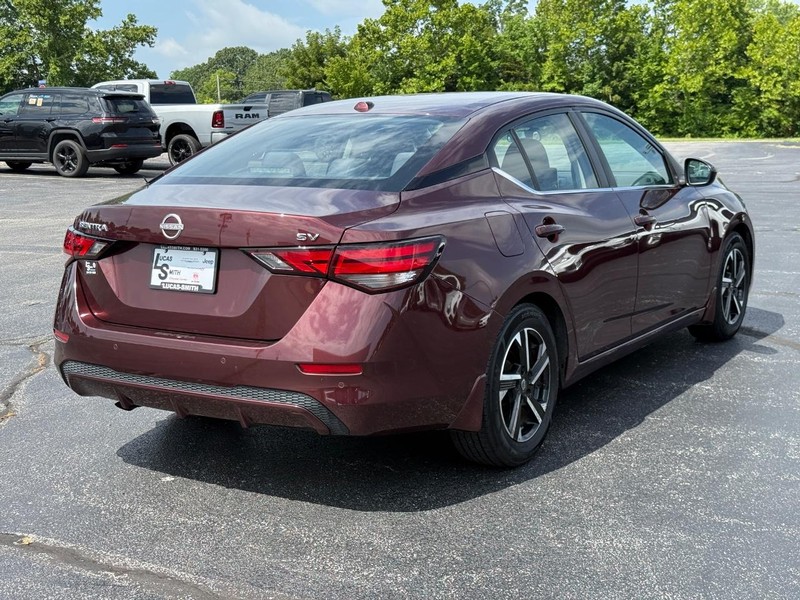 Nissan Sentra Vehicle Full-screen Gallery Image 03