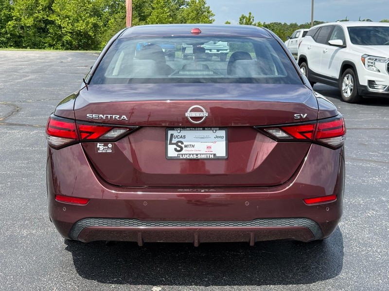 Nissan Sentra Vehicle Full-screen Gallery Image 05
