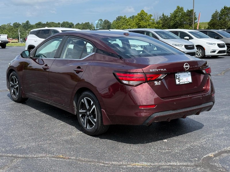 Nissan Sentra Vehicle Full-screen Gallery Image 07