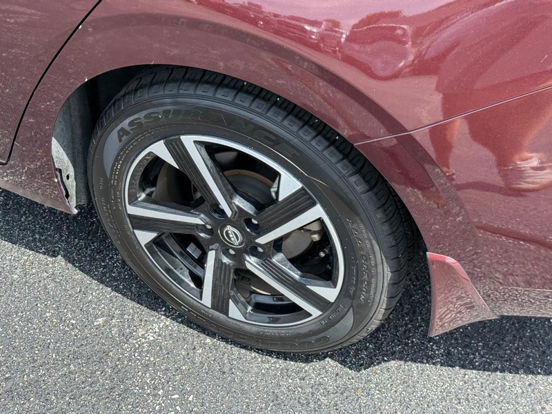 Nissan Sentra Vehicle Full-screen Gallery Image 08