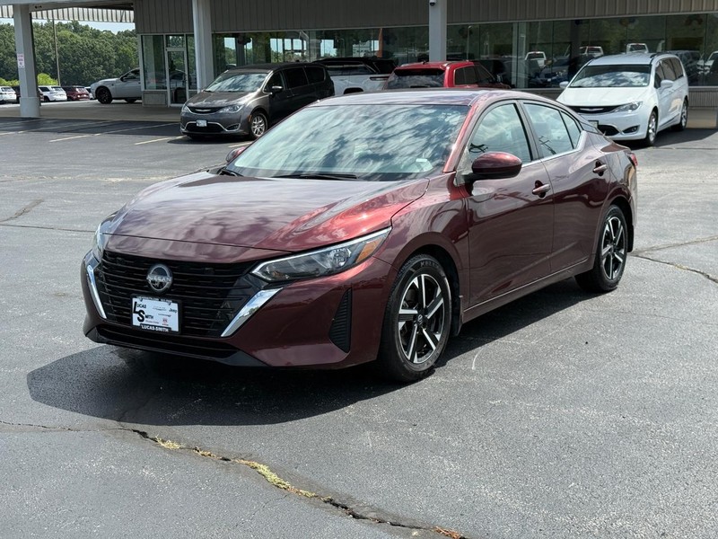 Nissan Sentra Vehicle Full-screen Gallery Image 09